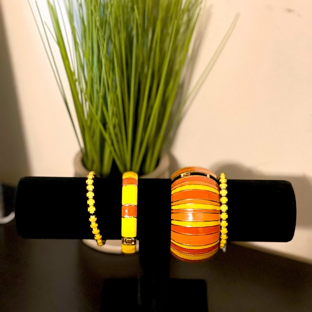 NWOT: Vintage Inspired Bangles (2) & Stretch Bracelets (2)